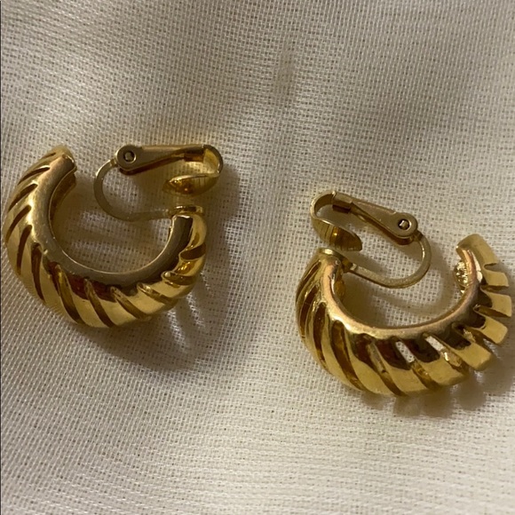 Very nice clip on trifari vintage earrings - Picture 3 of 5